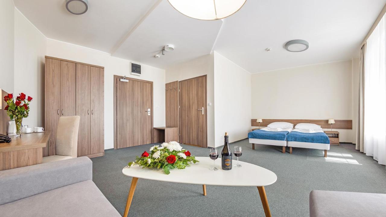 Hotel Zorza Колобжег Экстерьер фото
