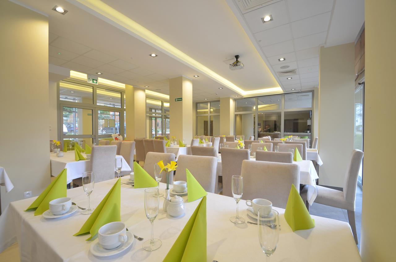 Hotel Zorza Колобжег Экстерьер фото