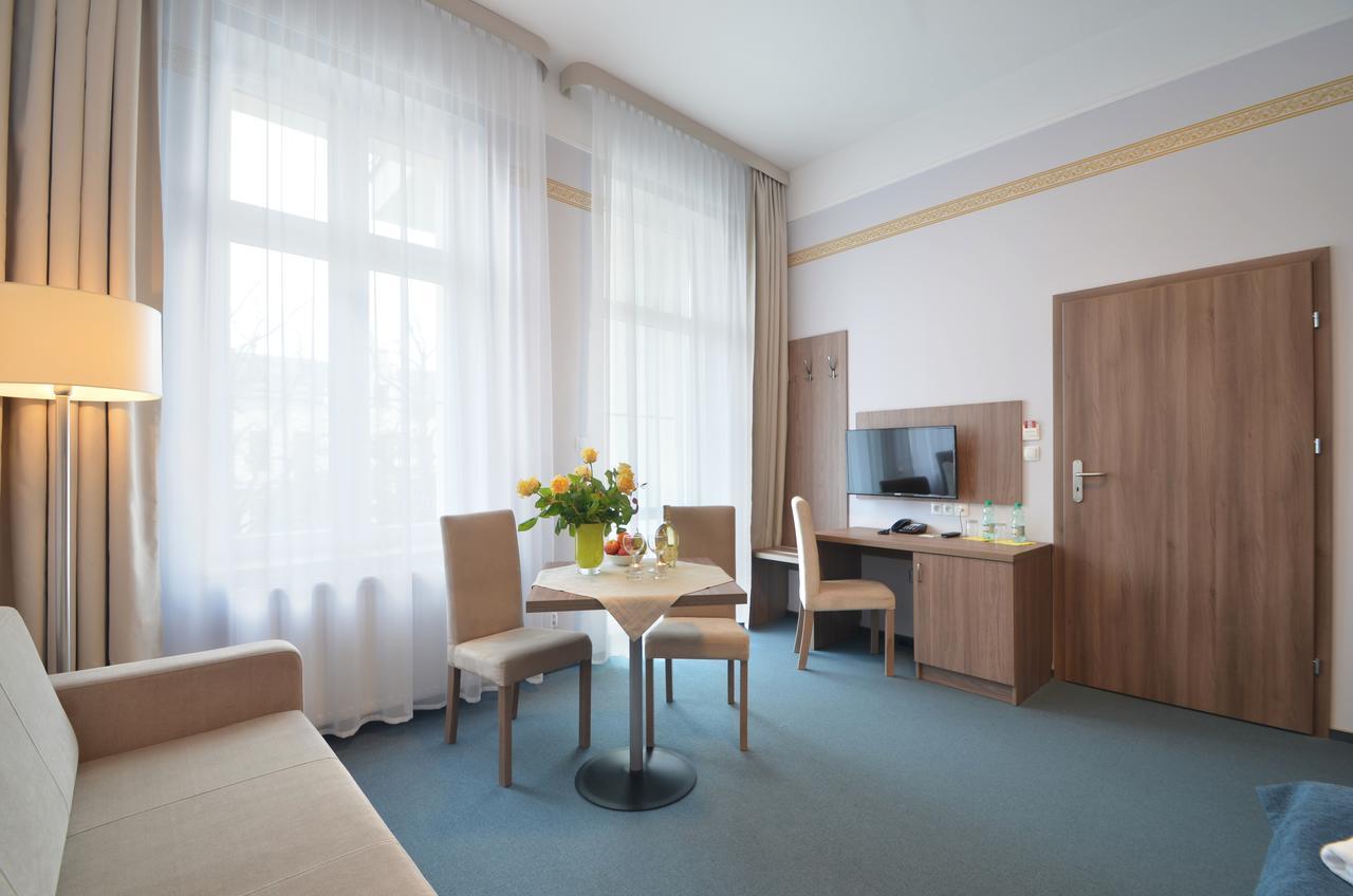 Hotel Zorza Колобжег Экстерьер фото