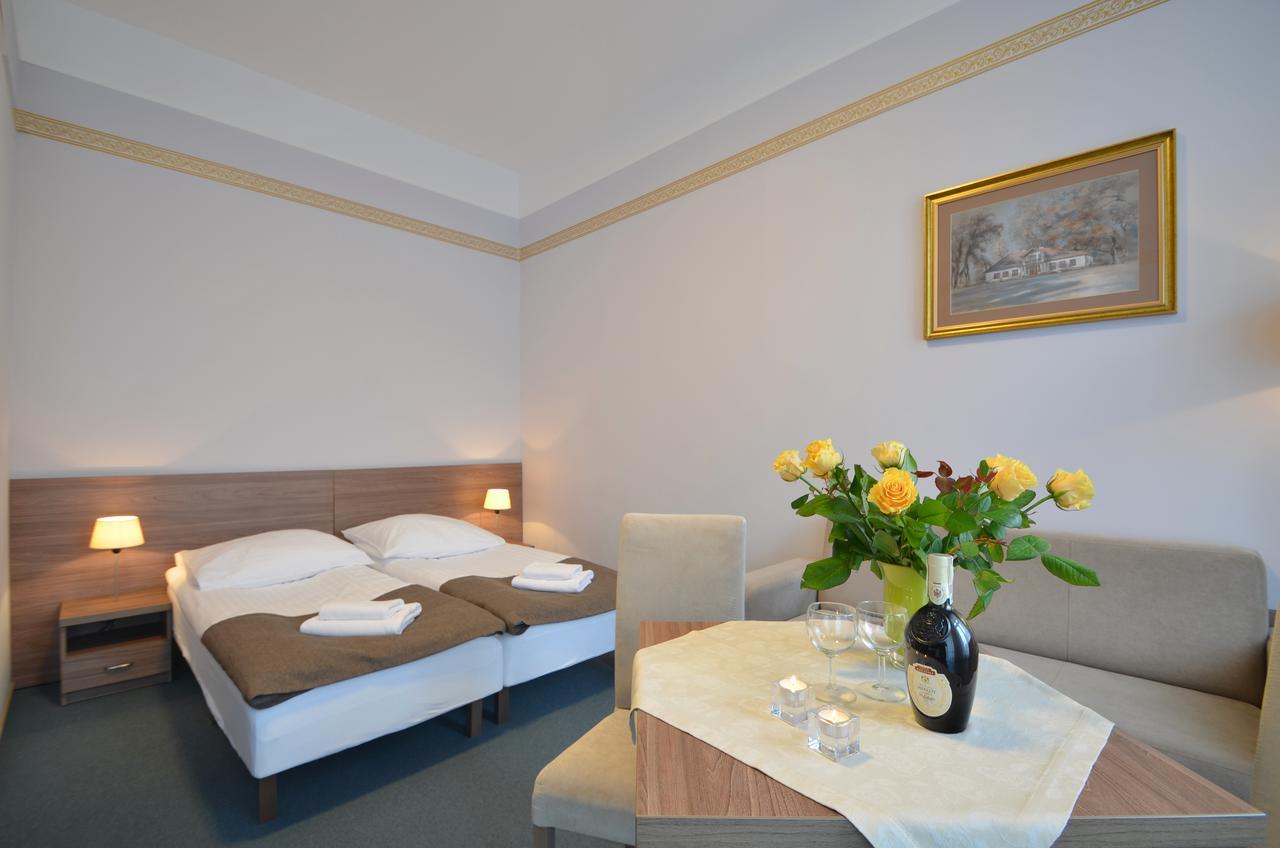 Hotel Zorza Колобжег Экстерьер фото