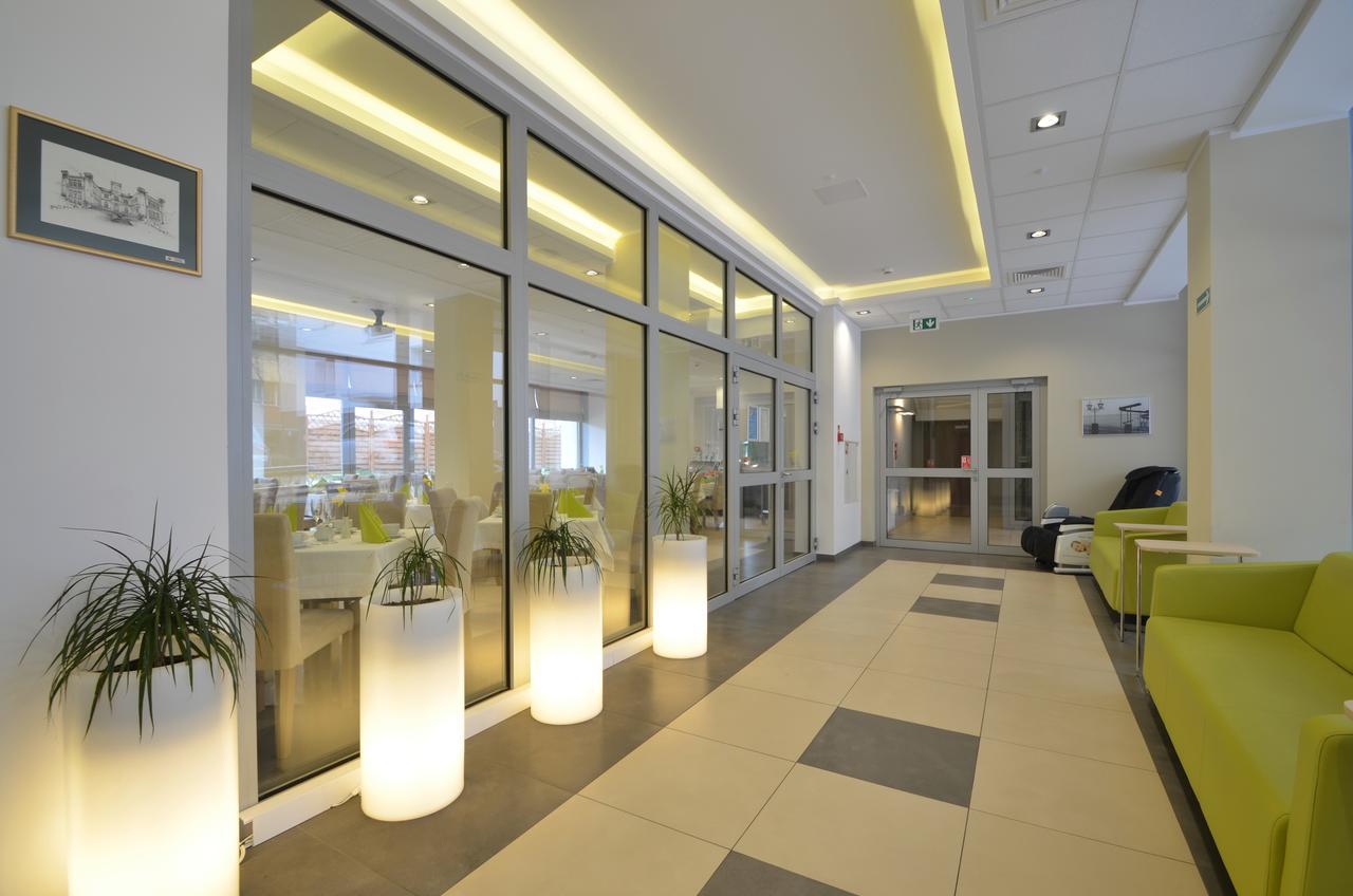 Hotel Zorza Колобжег Экстерьер фото