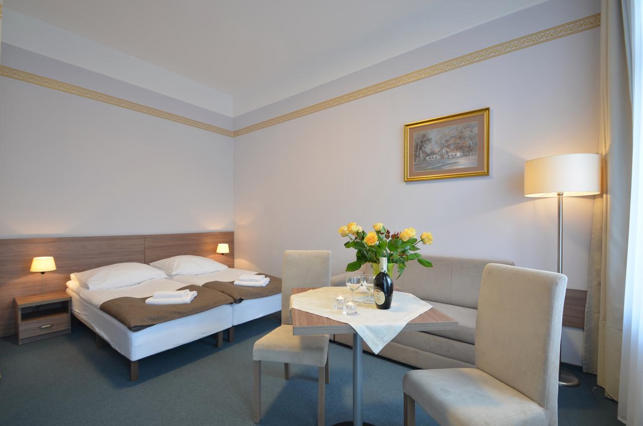 Hotel Zorza Колобжег Экстерьер фото
