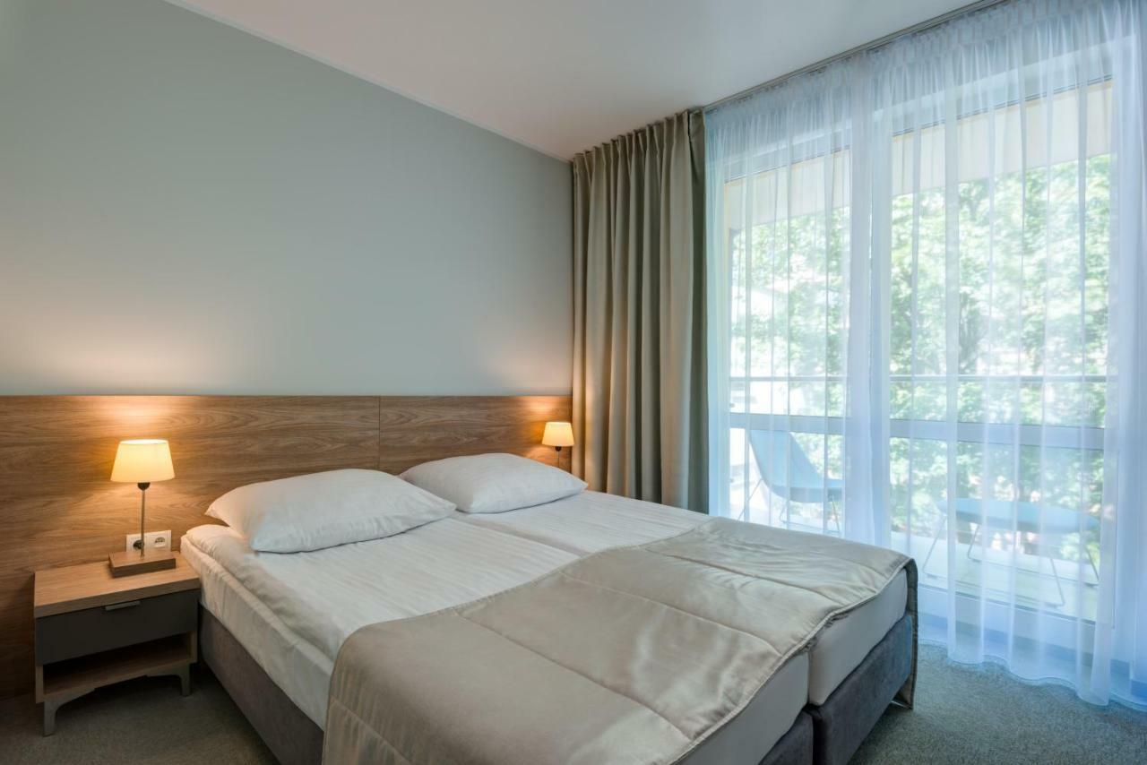 Hotel Zorza Колобжег Экстерьер фото